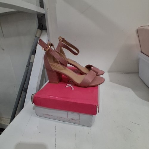 WOMEN'S ALLEGRA K 2" ANKLE STRAP HEELED SANDALS - SIZE 4.5 - PINK image 2