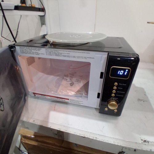 FRIGIDAIRE RETRO MICROWAVE OVEN - 0.7CU.FT - 700W - BLACK/GOLD (MODEL: EMW788-BLACKGLD) image 4