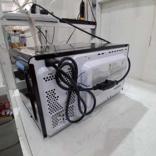 FRIGIDAIRE RETRO MICROWAVE OVEN - 0.7CU.FT - 700W - BLACK/GOLD (MODEL: EMW788-BLACKGLD) image 6