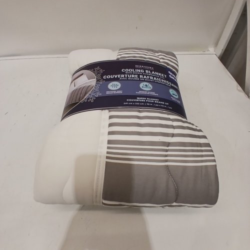 BERKSHIRE REVERSIBLE DOWN-ALTERNATIVE COOLING BLANKET - GREY/WHITE - BLUE (MODEL: 1986200) image 2