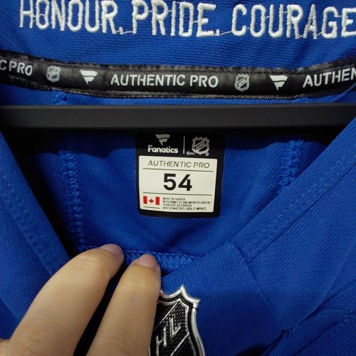 AUTHENTIC LICENCED MEN'S TORONTO MAPLE LEAFS - AUSTON MATTHEWS FANATICS BRANDED BLUE BREAKAWAY CAPITANS JERSEY - 54 - BLUE/WHITE image 4
