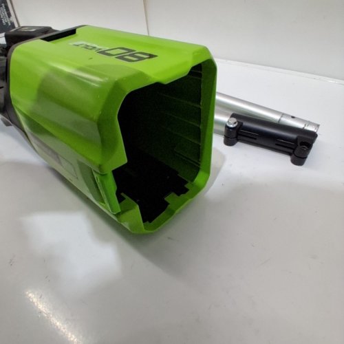 GREENWORKS PRO CORDLESS ADJUSTABLE POLESAW WITH CARRY STRAP - BATTERY & CHARGER NOT INCLUDED - 80V - 10" BLADE - 9FT-14FT - GREEN/BLACK - (MODEL: PS80L000) image 4