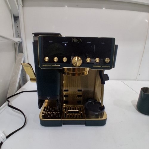 NINJA LUXE CAFÉ PRO 4-IN-1 LIMITED EDITION ESPRESSO COFFEE MAKER - EMERALD / GOLD (MODEL: ES701GNGD) image 3