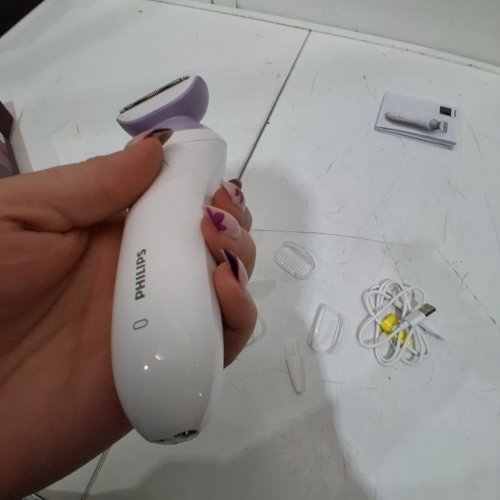 5PC PHILIPS LADY SHAVER SERIES 600 FEMALE GROOMING CORDLESS WET AND DRY USE - WHITE (MODEL: BRL136/00) image 2