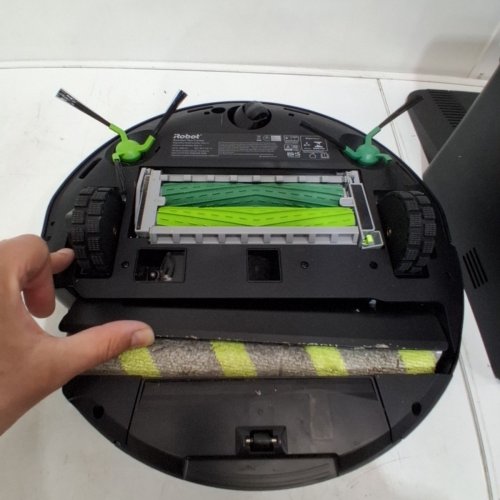 IROBOT ROOMBA MAX 707 COMBO ROBOT VACUUM AND MOP - 175X MORE SUCTION, EXTENDING SELF-CLEANING ROLLER MOP, MULTIFUNCTION DOCK - (MODEL: X186020) image 13