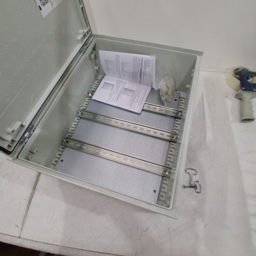 VEVOR FIBERGLASS WALL MOUNTED ELECTRICAL ENCLOSURE BOX WITH KEYS - 19" X 15" X 7" - GREY (MODEL: TIP-540) image 3
