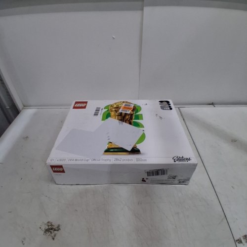 2842PC LEGO FIFA WORLD CUP OFFICIAL TROPHY (MODEL: 43020) image 4