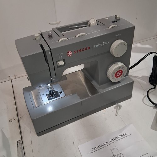 SINGER 4452 HEAVY DUTY SEWING MACHINE, GREY image 3