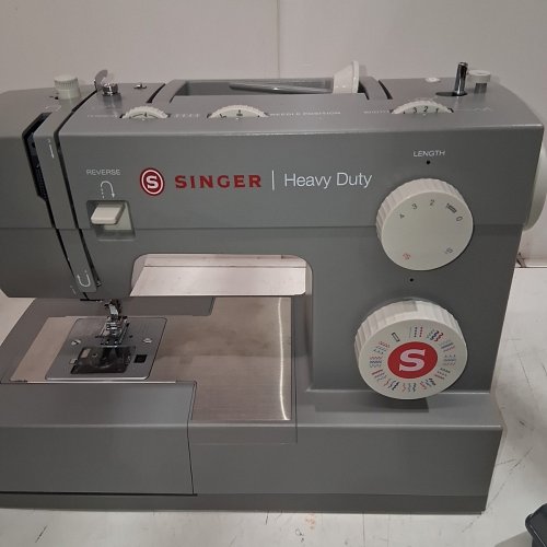 SINGER 4452 HEAVY DUTY SEWING MACHINE, GREY image 5
