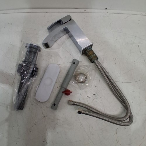 MOEN BERIC ONE-HANDLE SINGLE HOLE BATHROOM FAUCET WITH DRAIN ASSEMBLY- CHROME (MODEL: 84774) image 2