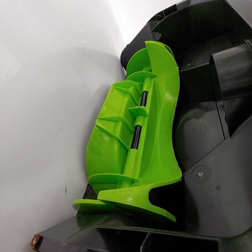 GREENWORKS 13 AMP 20" CORDED SNOW THROWER - GREEN/BLACK (MODEL: 2600502) image 4