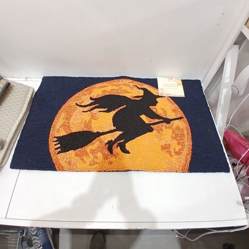 HOOKED ACCENT RUG HALLOWEEN THEMED ENTRYWAY MAT - 22" X 38" - ORANGE, NAVY, AND BLACK (ITEM: 1796317) image 3