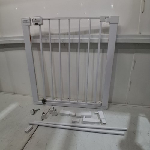 SAFETY 1ST EASY INSTALL AUTO-CLOSE GATE - 29" - 38" WIDE / 28" HIGH - WHITE (MODEL: GA099CWHO1ZY) image 2
