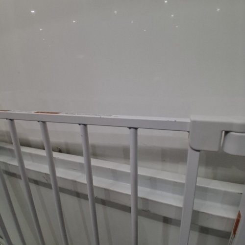 SAFETY 1ST EASY INSTALL AUTO-CLOSE GATE - 29" - 38" WIDE / 28" HIGH - WHITE (MODEL: GA099CWHO1ZY) image 3