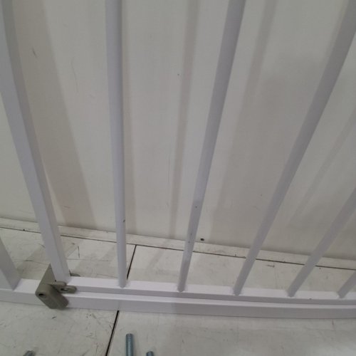 SAFETY 1ST EASY INSTALL AUTO-CLOSE GATE - 29" - 38" WIDE / 28" HIGH - WHITE (MODEL: GA099CWHO1ZY) image 4