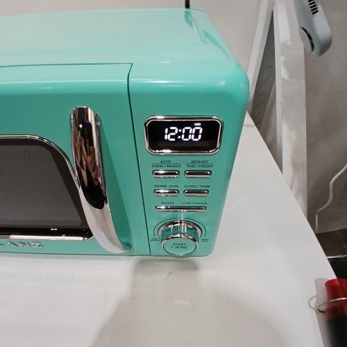 GALANZ RETRO-STYLE DIGITAL MICROWAVE OVEN - 0.7CU.FT - AQUA GREEN (MODEL: GLCMKZ07GNR07) image 2