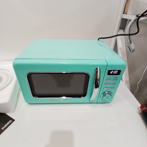 GALANZ RETRO-STYLE DIGITAL MICROWAVE OVEN - 0.7CU.FT - AQUA GREEN (MODEL: GLCMKZ07GNR07) image 4