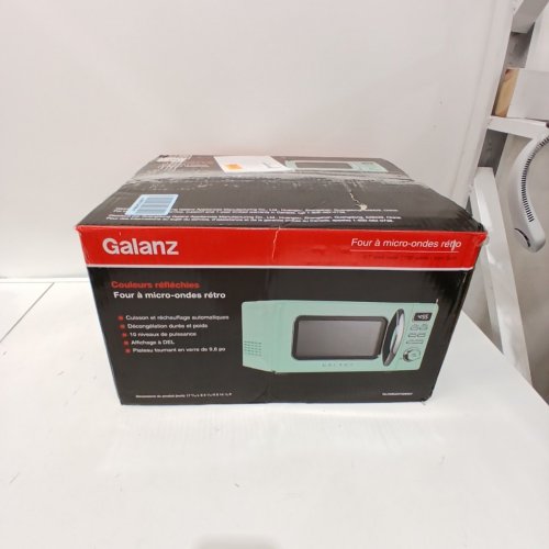 GALANZ RETRO-STYLE DIGITAL MICROWAVE OVEN - 0.7CU.FT - AQUA GREEN (MODEL: GLCMKZ07GNR07) image 6