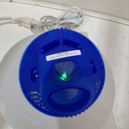 VICKS WARMSTEAM VAPORIZER FOR COUGH & CONGESTION RELIEF, COMES WITH 1 VAPOPAD - WHITE/BLUE (MODEL: V150SGNLC) image 2
