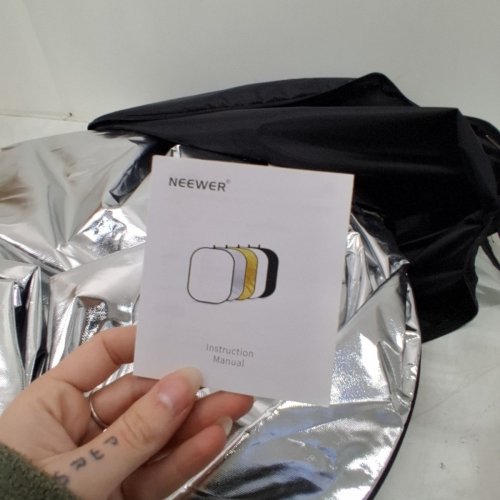 NEEWER 5-IN-1 PORTABLE LIGHTING REFLECTOR AND DIFFUSER KIT - 59" X 79" (MODEL: RF-1520) image 3