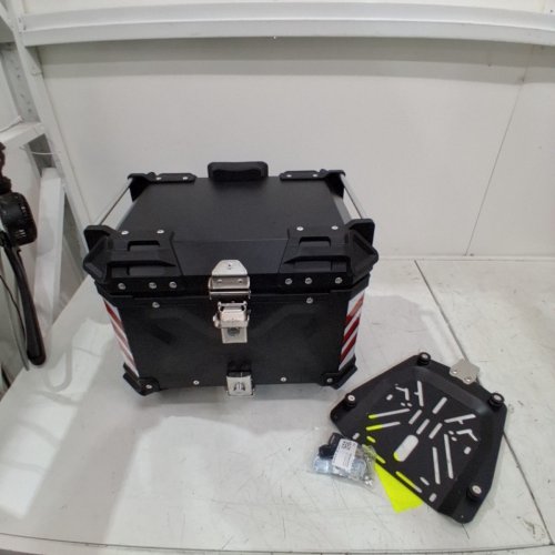 KEMIMOTO UNIVERSAL WATERPROOF DETACHABLE MOTORCYCLE ALUMINUM ALLOY TOP CASE/TRUNK WITH LINING, LOCK & BACK CUSHION - 17.7" X 15.4 X 13.2" - 56 L - BLACK (MODEL: KMF0304-05908-BK) image 2
