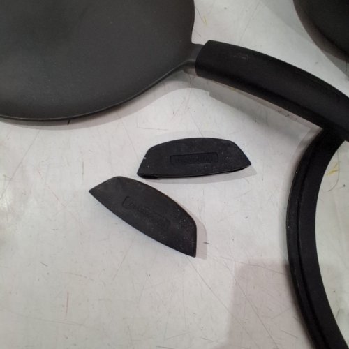 3PC TRAMONTINA PRE-SEASONED CAST IRON DEEP KADAI AND FLAT TAWA COOKWARE SET - 7QT / 11" - BLACK (MODEL: 1901865) image 3