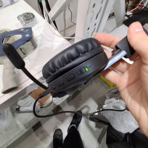 ONN. WIRELESS BLUETOOTH ON-EAR PC HEADSET WITH ROTATING BOOM MICROPHONE - UP TO 50 HOURS PLAYTIME - BLACK (MODEL: 100070290) image 2