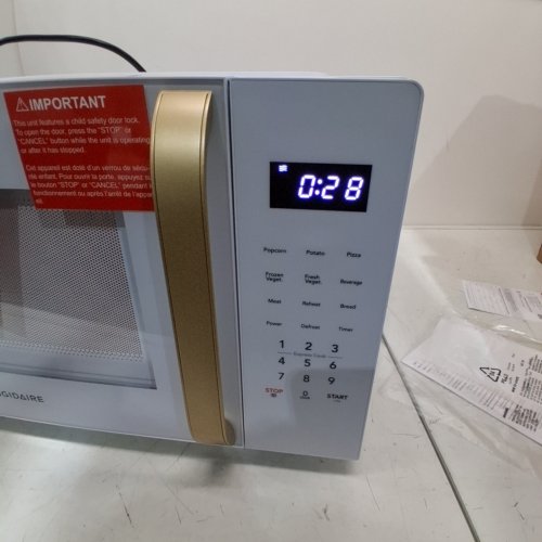 FRIGIDAIRE COUNTERTOP MICROWAVE OVEN - 1.1 CU. FT 900W- WHITE - (MODEL: EMW1154) image 2
