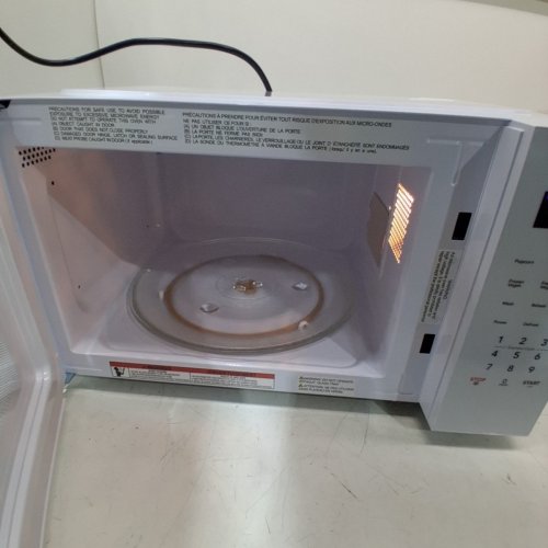 FRIGIDAIRE COUNTERTOP MICROWAVE OVEN - 1.1 CU. FT 900W- WHITE - (MODEL: EMW1154) image 4