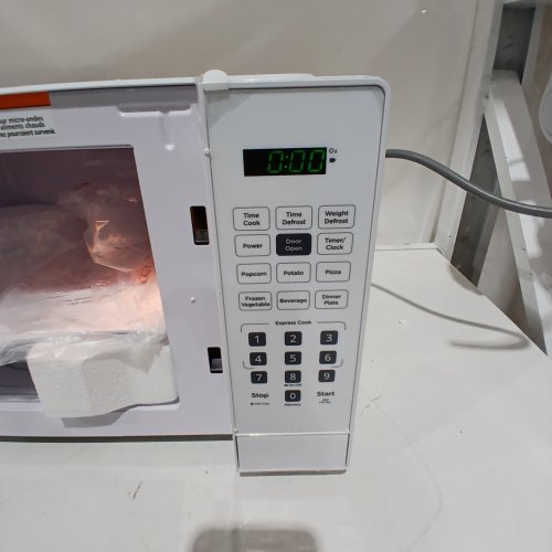 DANBY COUNTERTOP MICROWAVE WITH 10 POWER LEVELS, 6 AUTO-COOK PRESETS, EXPRESS COOK + 30 SEC, AUTO DEFROST & CHILD LOCK, 0.9 CU. FT. 900WATTS, WHITE (MODEL: DBMW0921BWW) image 2