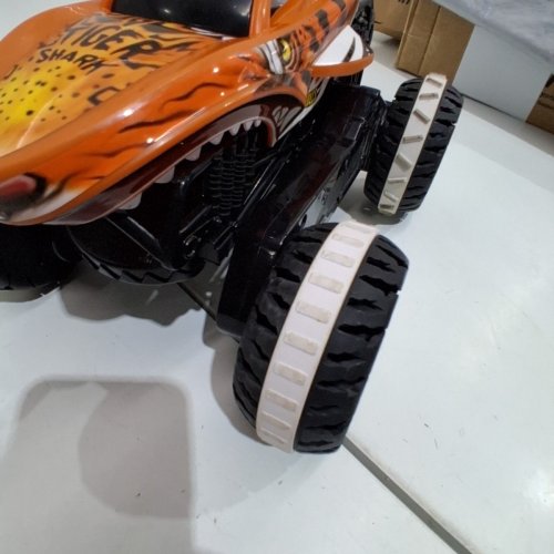 KIDS HOTWHEELS MONSTER TRUCKS REMOTE CONTROLLED TIGER SHARK TRUCK - 1:24 SCALE - ORANGE/BLACK image 4