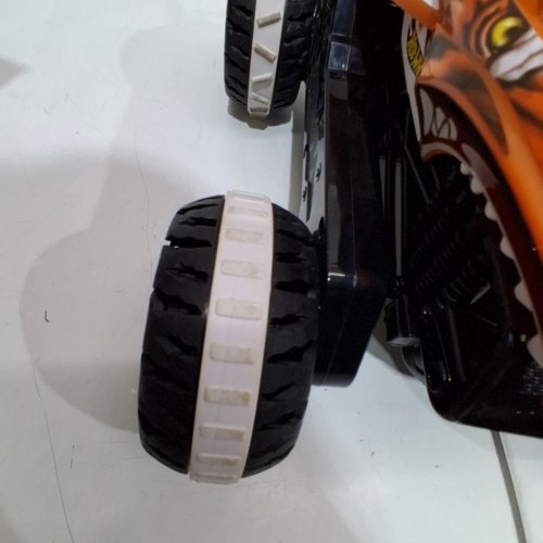 KIDS HOTWHEELS MONSTER TRUCKS REMOTE CONTROLLED TIGER SHARK TRUCK - 1:24 SCALE - ORANGE/BLACK image 6