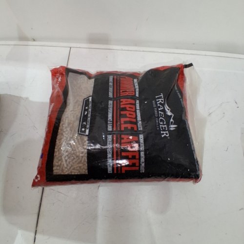 TRAEGER GRILLS 100% ALL-NATURAL WOOD PELLETS FOR SMOKERS AND PELLET GRILLS - 20LB - APPLE image 3