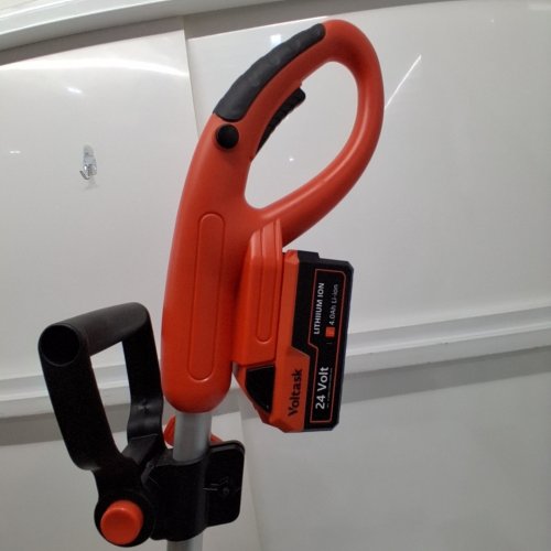 VOLTASK CORDLESS ELECTRIC SNOW SHOVEL WITH 1 BATTERY & CHARGER - 13" - 24V - BLACK/ORANGE (MODEL: CSS001-130OR-CAVK/SS-20B) image 2