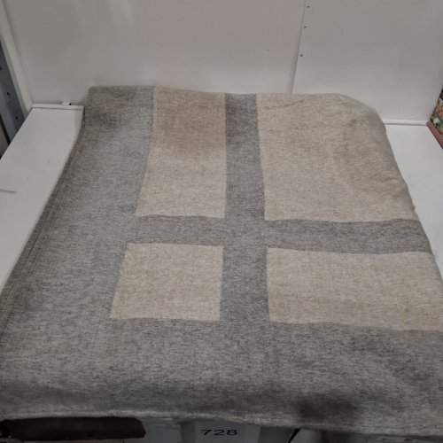 CHALET DECOR WOVEN THROW BLANKET - 60" X 70" - GREY/BEIGE (MODEL : 1901560) image 2