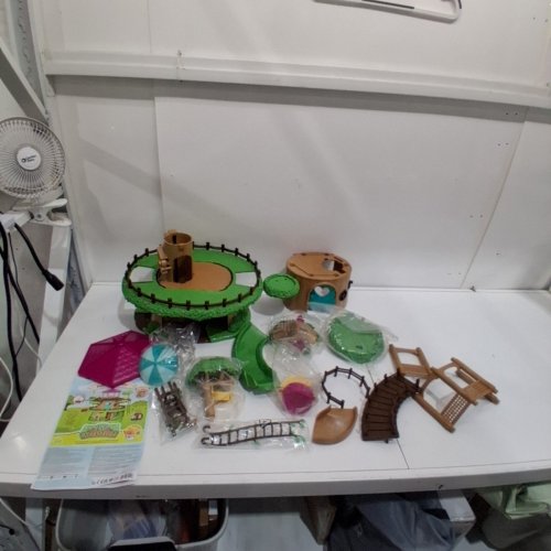 22PC LI'L WOODZEEZ MINIATURE FAMILY TREE DOLL HOUSE PLAY SET - 22" - MULTICOLOUR (MODEL: WZ6707C1Z) image 2