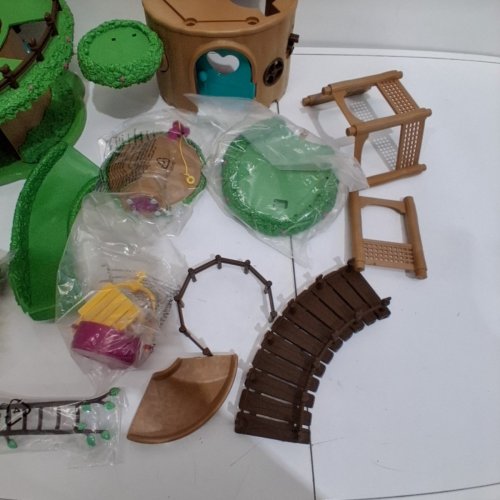 22PC LI'L WOODZEEZ MINIATURE FAMILY TREE DOLL HOUSE PLAY SET - 22" - MULTICOLOUR (MODEL: WZ6707C1Z) image 5