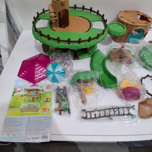 22PC LI'L WOODZEEZ MINIATURE FAMILY TREE DOLL HOUSE PLAY SET - 22" - MULTICOLOUR (MODEL: WZ6707C1Z) image 6