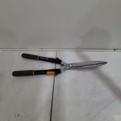 FISKARS POWER LEVER EXTENDABLE GARDEN HEDGE SHEARS - 10" BLADE image 3