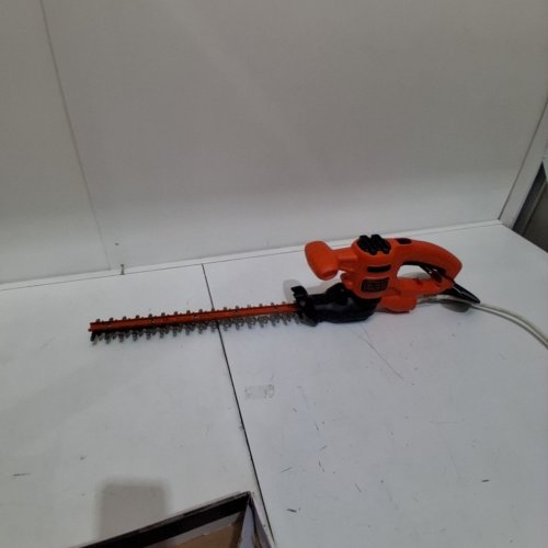 BLACK+DECKER CORDED HEDGE TRIMMER WITH 16" DUAL-ACTION BLADE - ORANGE (MODEL: BEHT100) image 3