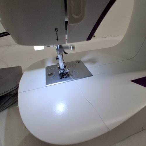 SINGER M3500 32 STITCH SEWING MACHINE - WHITE/PURPLE (MODEL: M3500) image 3