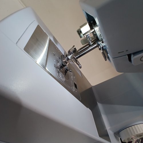 SINGER HEAVY DUTY METAL FRAME HIGH SPEED SEWING MACHINE - MELTWATER BLUE (MODEL: 4423) image 2