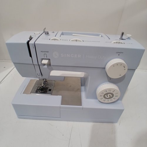 SINGER HEAVY DUTY METAL FRAME HIGH SPEED SEWING MACHINE - MELTWATER BLUE (MODEL: 4423) image 4