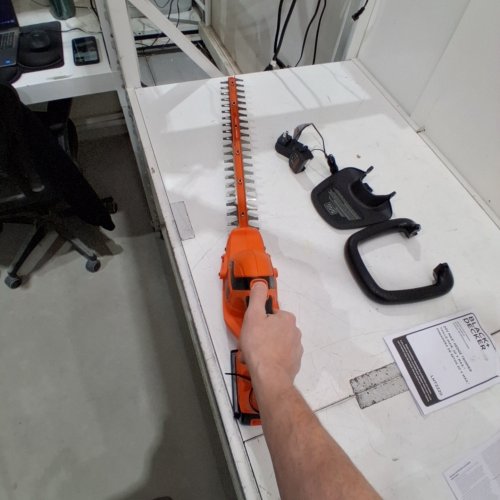 BLACK+DECKER 20 V BARE MAX LITHIUM ION CORDLESS HEDGE TRIMMER WITH BATTERY - 22" - 20V - ORANGE/BLACK (MODEL: LHT2220) image 2