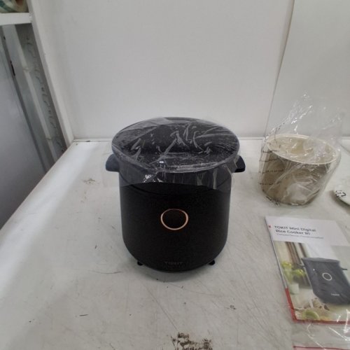 TOKIT MINI DIGITAL RICE COOKER WITH NON-STICK INNER POT - 3 CUPS UNCOOKED/6 CUPS COOKED - 1L - BLACK (MODEL: TFBO15) image 5