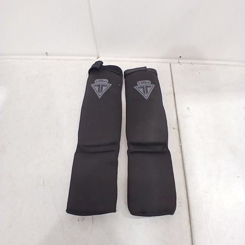 ADULTS TITAN GEAR SOFT ELASTICATED INSTEP SHIN GUARDS WITH HOOK & LOOP STRAP - SMALL - BLACK image 3
