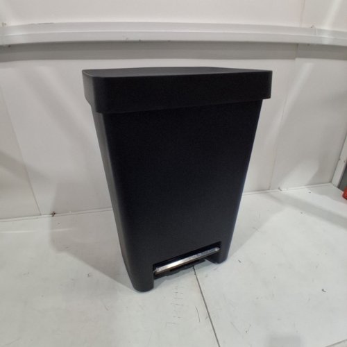 RUBBERMAID STEP-ON KITCHEN TRASH CAN - 13GAL - BLACK (MODEL: 2201867) image 2