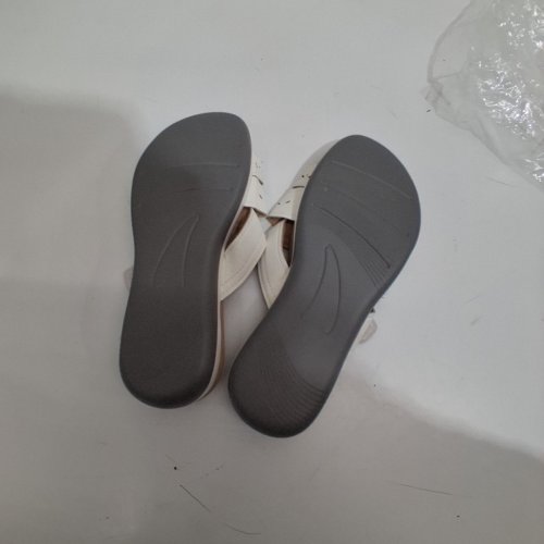 WOMEN'S LIGHTWEIGHT FASHION SANDALS - 6.5 - WHITE image 4