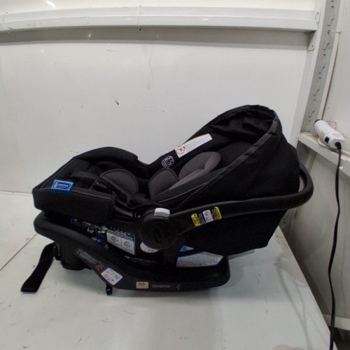 GRACO SNUGRIDE 35 LITE LX INFANT CAR SEAT - 4-35LBS CAPACITY - GOTHAM FASHION BLACK/GREY (MODEL: 2143034) image 4