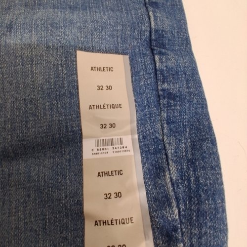 MEN'S SIGNATURE LEVI STRAUSS ATHLETIC JEANS - 32W 30L - BLUE image 2